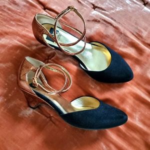 Rosegold & black velvet low heels